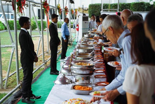 中国游客去吃印度美食,中国人吃印度菜的反应