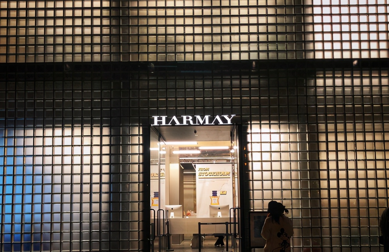 零售届海底捞为何火出圈,海底捞商业技巧有哪些