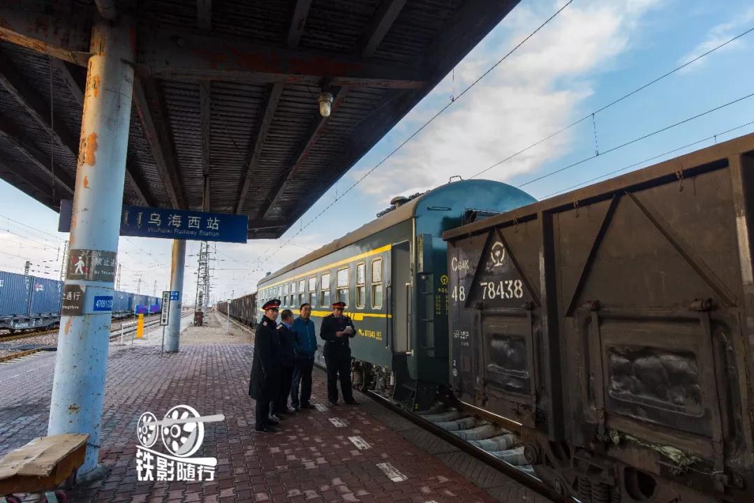 铁影｜穿越沙漠的“混编列车”——吉兰泰铁路运转记