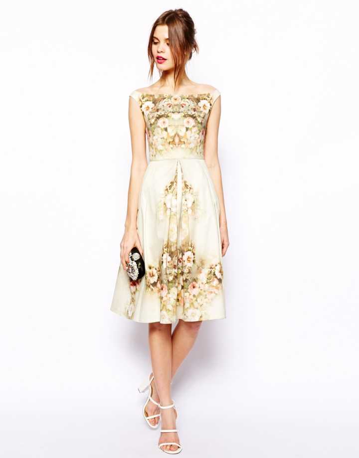 女生怎样穿衣服算保守,女生怎么穿衣服才好看