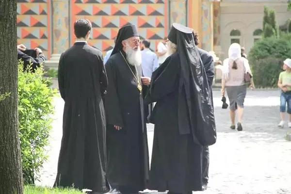 为什么俄罗斯人名字后面叫斯基,俄罗斯人的名字为什么叫斯基