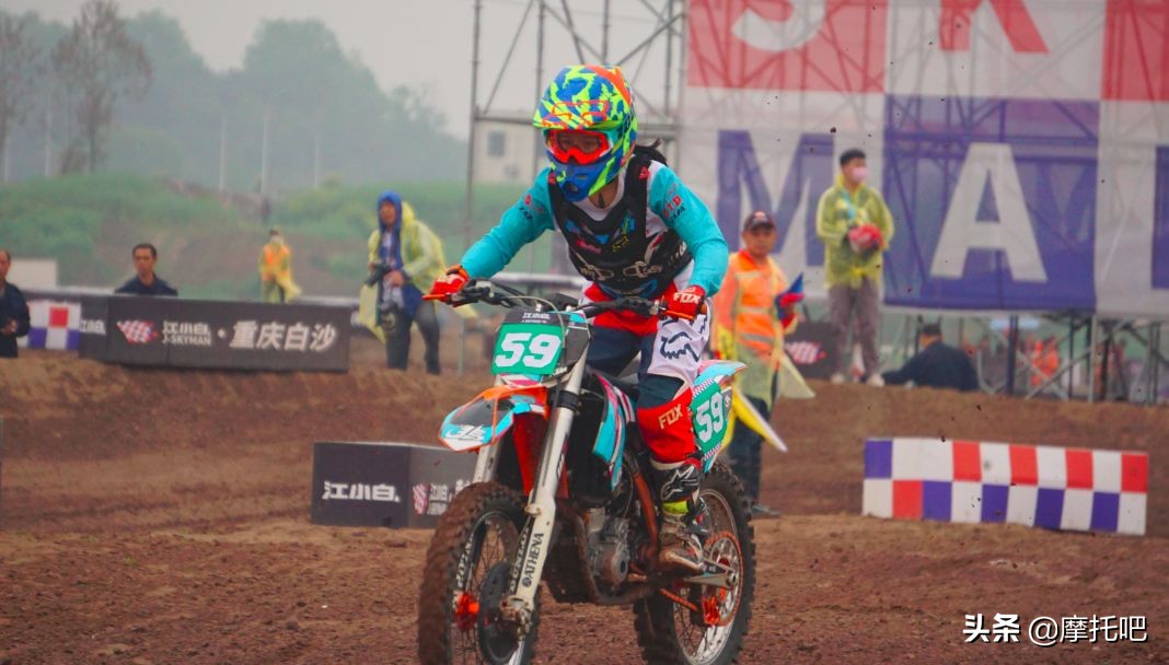 这摩托真好喝。。。不对....这酒真好骑！