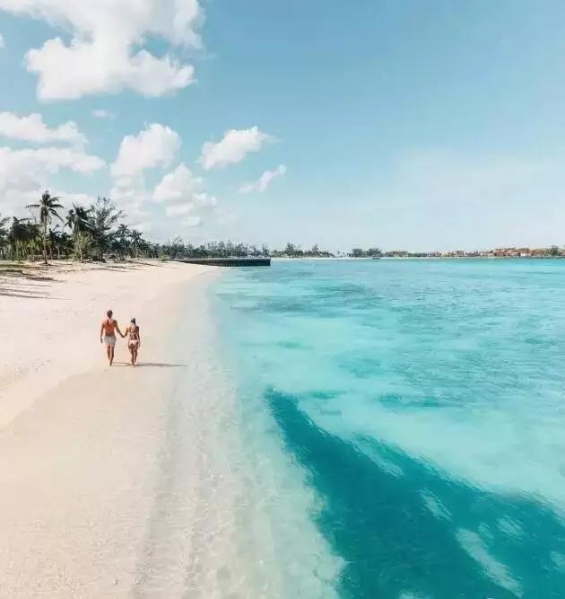 一个清洁工拍的照片一张卖6万,把美女娶回了家