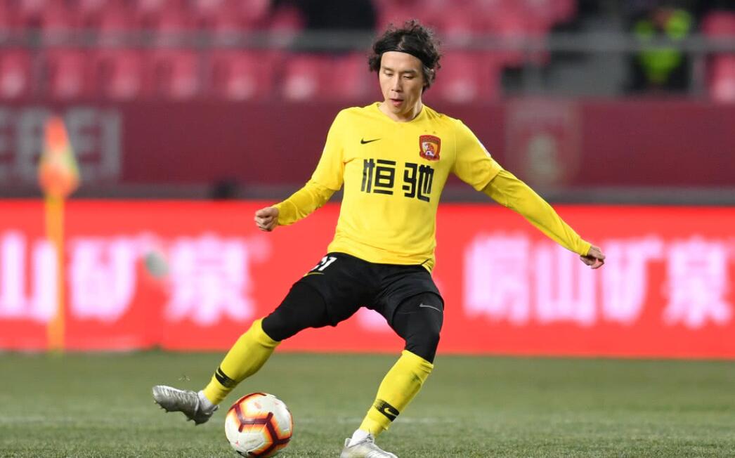 前国脚谢晖因酒后失言被停职,谢晖酒局事件结果