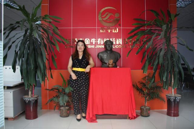 秀外慧中霞之大者东莞市鑫彪实业投资有限公司总经理程秀霞