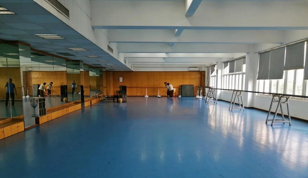 广州最广大学：占地1880余亩，依山傍水，校内坐拥天文台、法庭、演播厅！