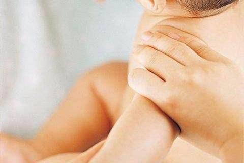 40天宝宝出现“猪毛风”，细心宝妈拔掉黑刺，反被医生怒斥太无知