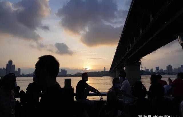 你中招了没有：看看高端谎言如何收割韭菜并赋予其优越感的？