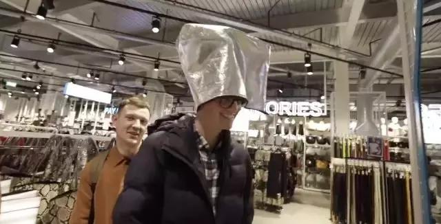 我们花了400块，把土鳖小伙子送上了伦敦时装周？？？