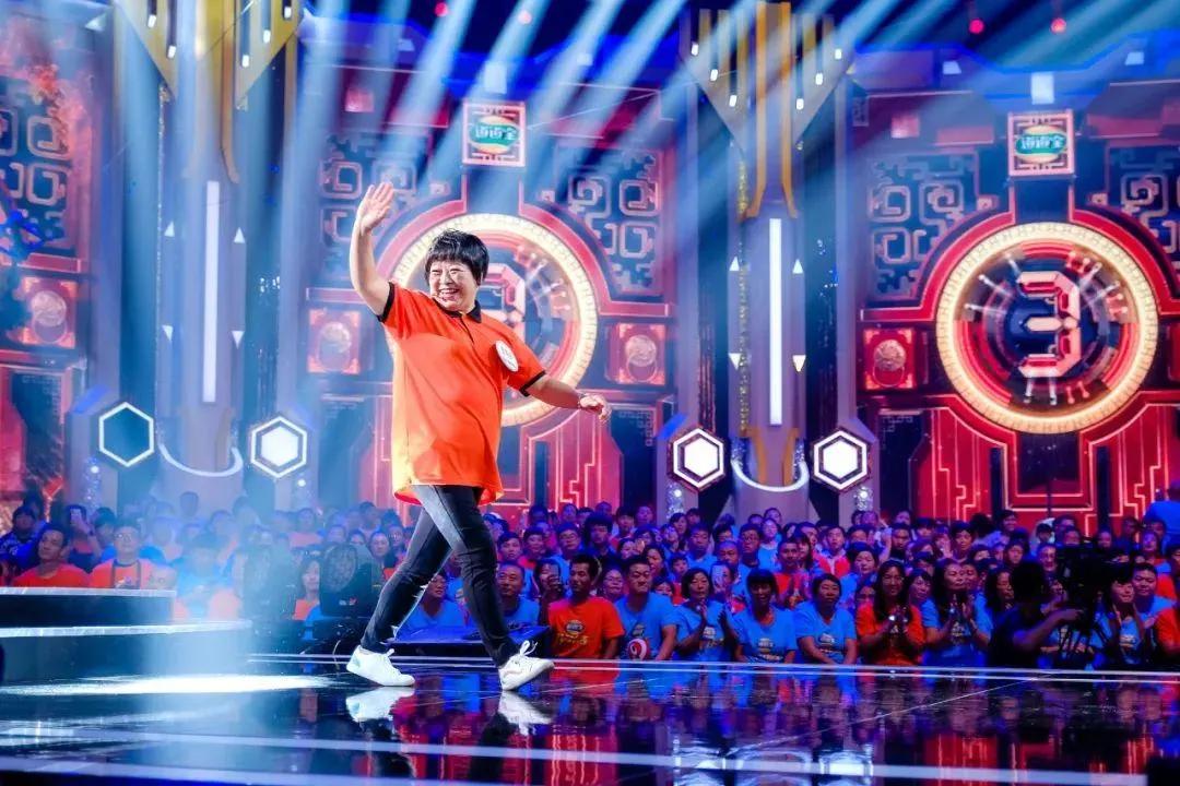 摊煎饼月入10万的大姐,摊煎饼年入三百万