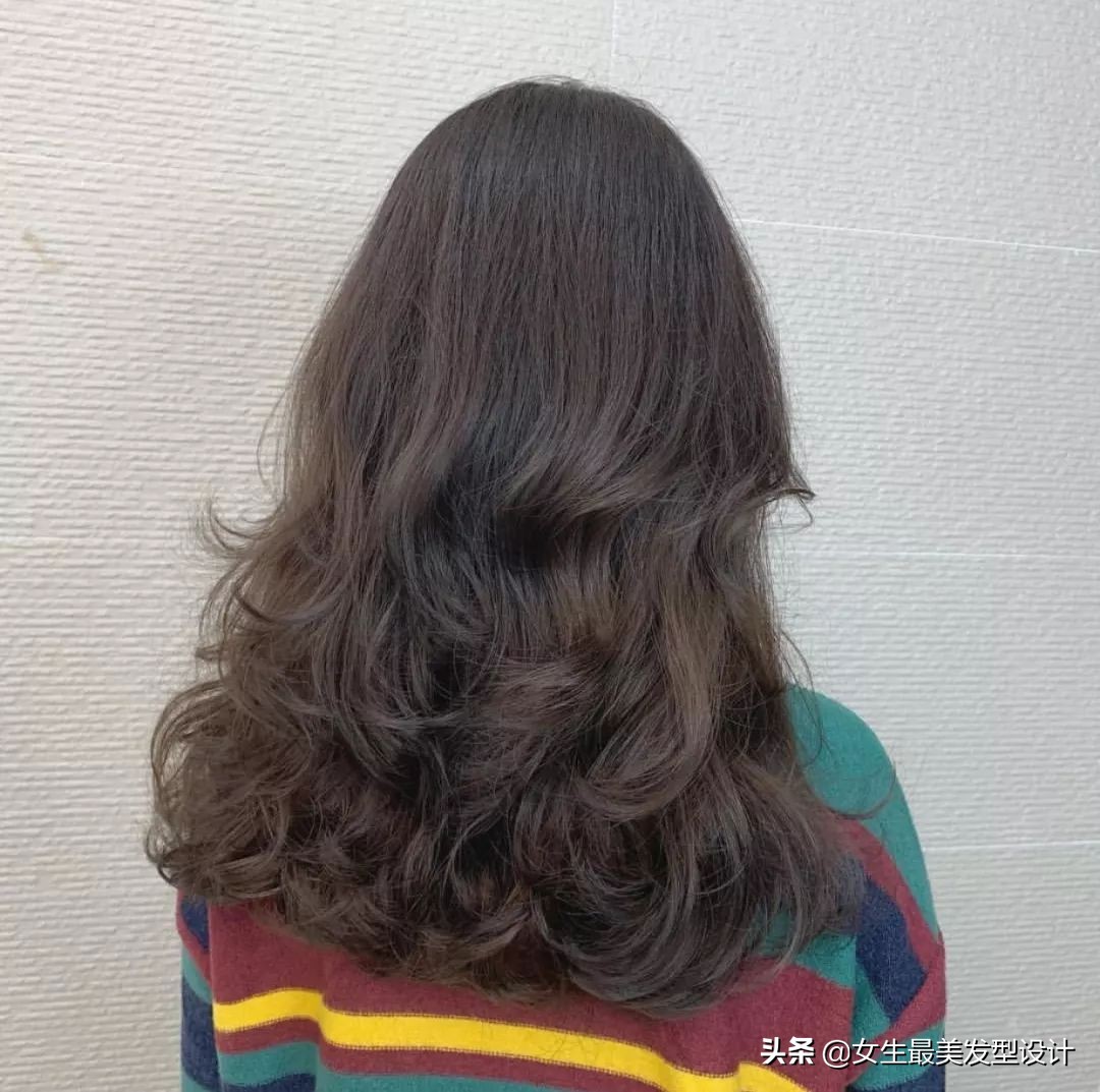 烫发中长内扣怎么打理,烫发女生推荐中长好打理