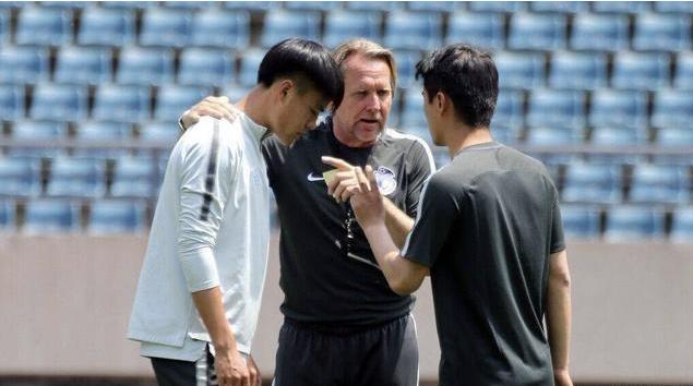 大连一方王献钧转会一事,曝韦世豪将留队