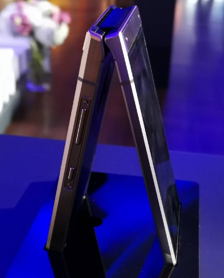 三星w2019跟华为mate30pro,三星w2019商务翻盖