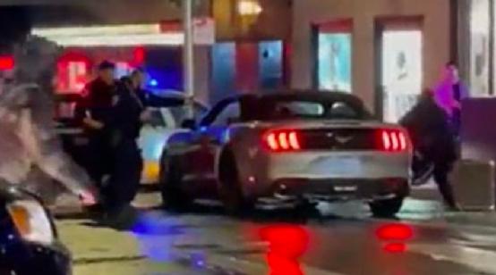 最近去美国小心!过境被罚$5700,80人武装抢商场,铁锤帮暴砸珠宝店