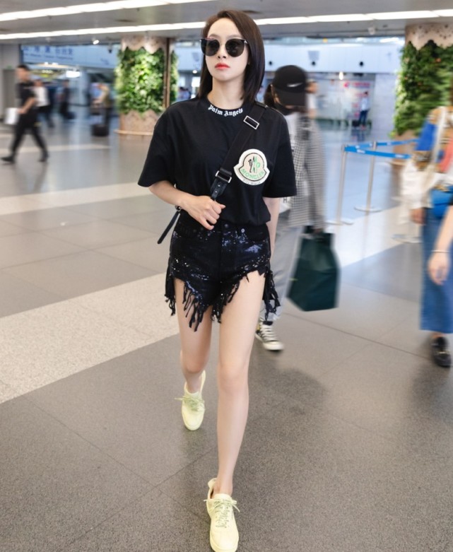 夏天流行穿奶奶裤显高又显瘦,现在流行破洞热裤