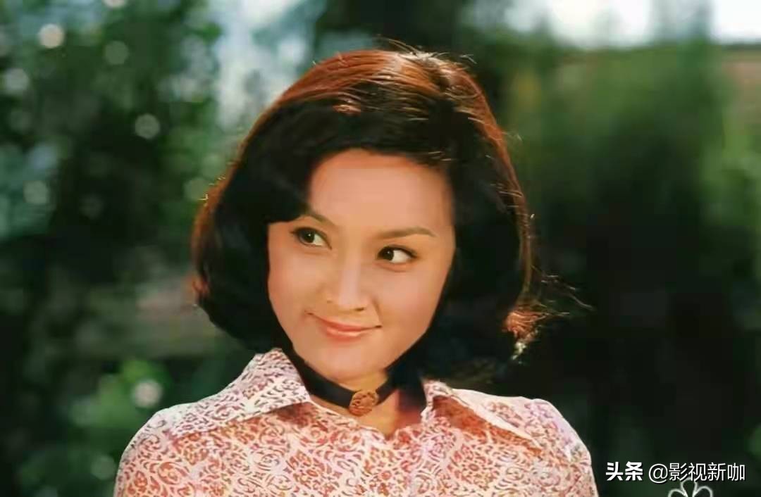 谢贤1993年拜年,谢贤拥抱孙子