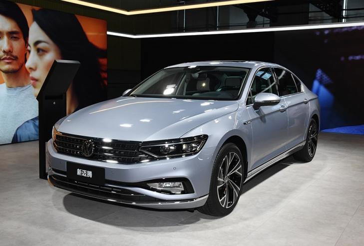 30天卖出23749台的大众迈腾,油耗5.8L,实力超凯美瑞