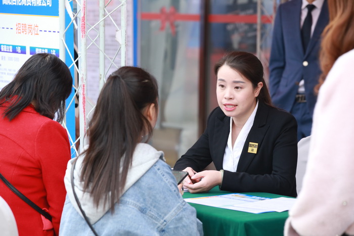 四川简阳德盛集团春季大型招聘会：广纳八方英才，助力企业发展