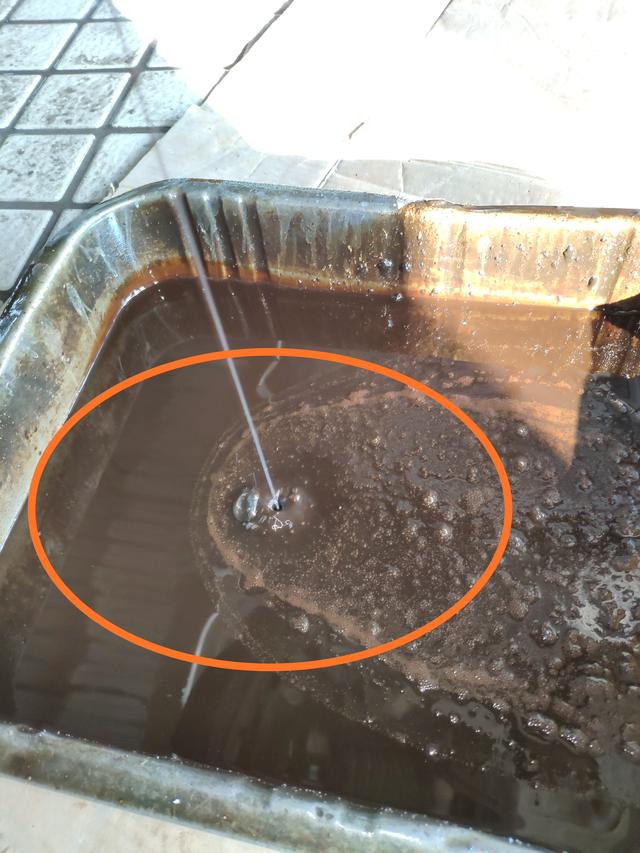 17万公里的起亚狮跑暖风水管突然爆裂，车主表示从没使用过防冻液