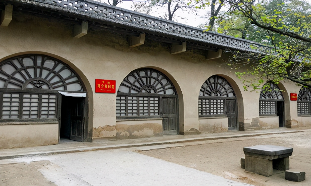 西安事变，日本刺客潜伏在周恩来门口，罗瑞卿问三个问题发现破绽