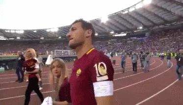 众所周知，罗马队魂有两位，一位已经退役，一位今夏离开