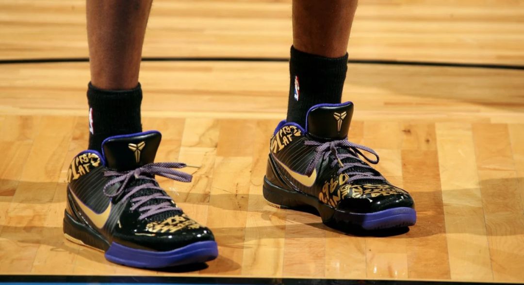 科比穿乔丹鞋的故事,科比篮球故事完整视频