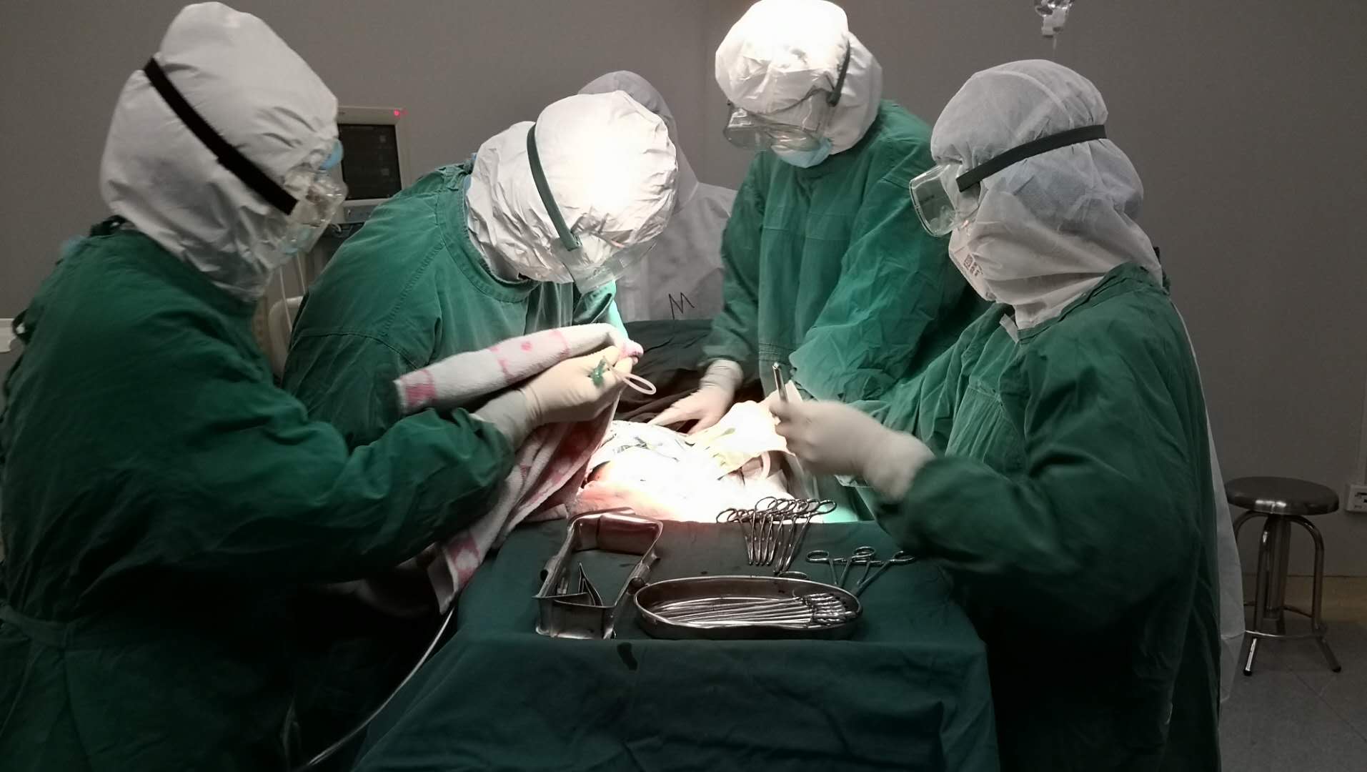 武汉疫情第一家医院,武汉一家治新冠肺炎