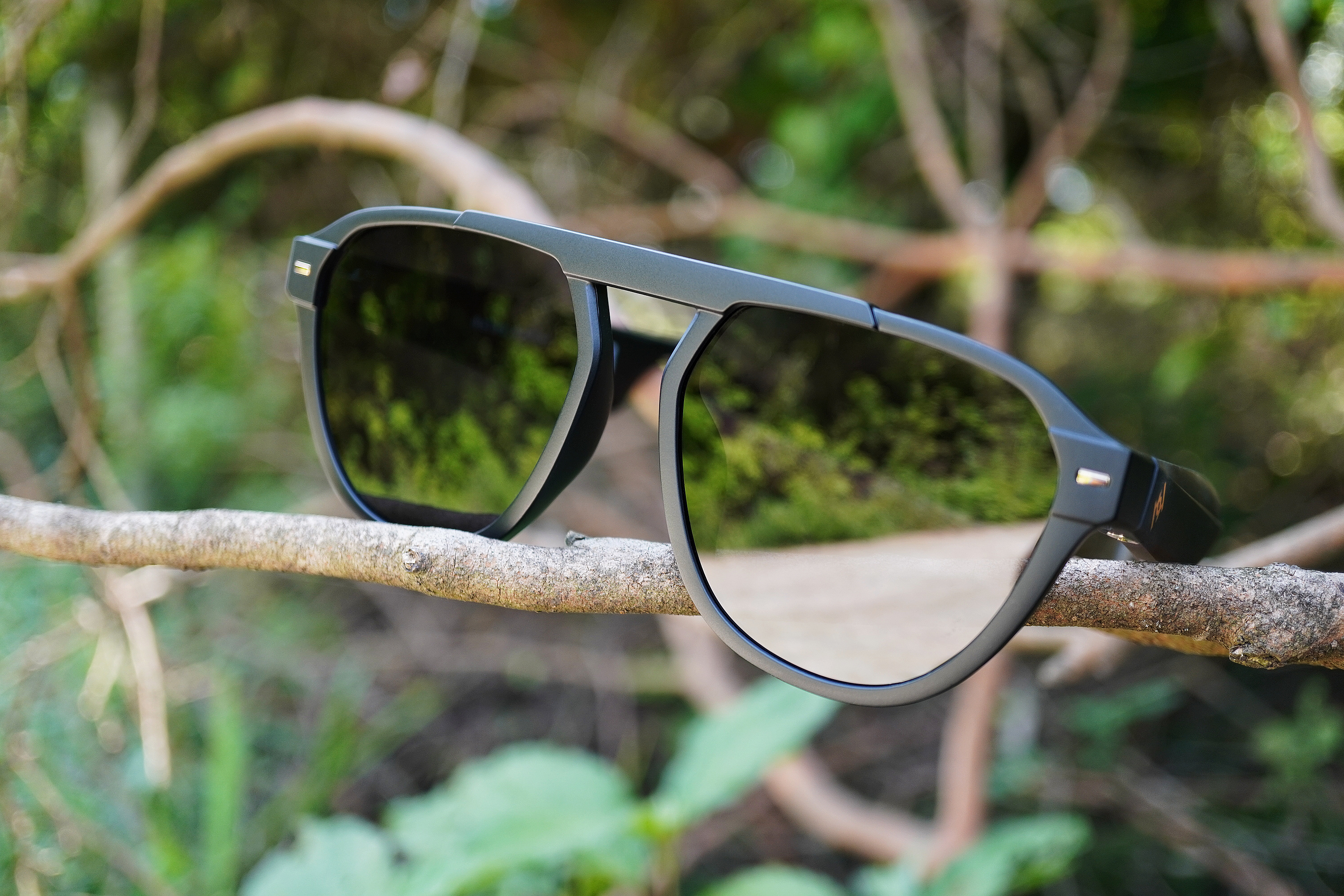 听歌打电话的眼镜,海伦凯勒眼镜偏光防紫外线墨镜