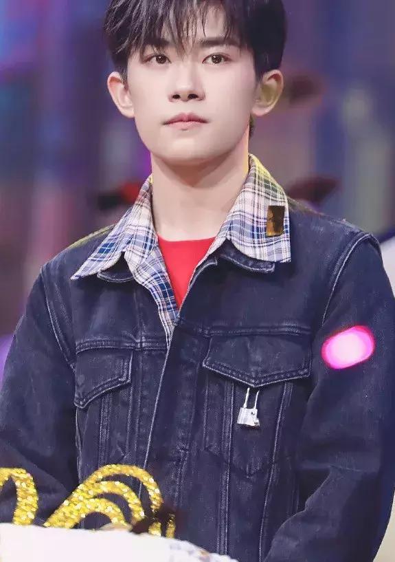 易烊千玺同款Ambush外套还有女款哦！