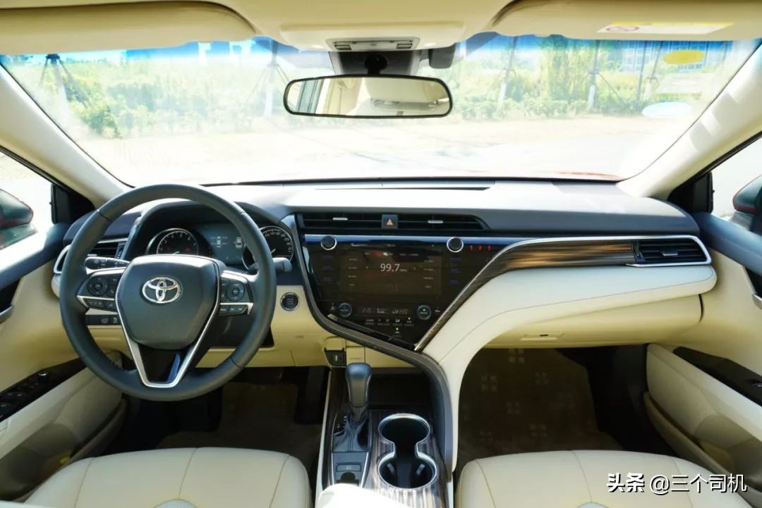 实测2.0L凯美瑞，驾驶感已欧化，丰田最大特点被保留