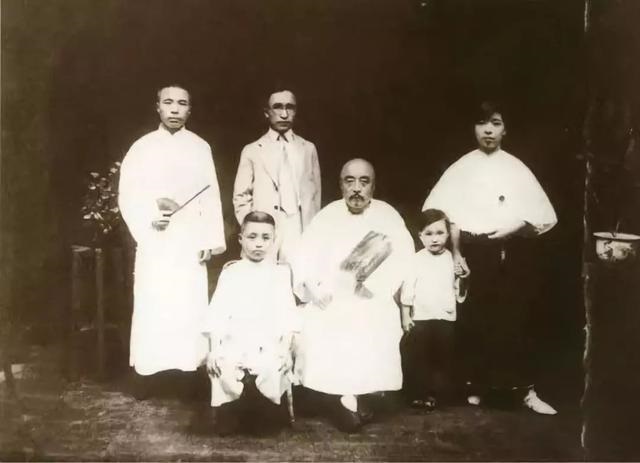 朱自清背影骗了我们多少年 (背影朱自清父子二人的代沟)