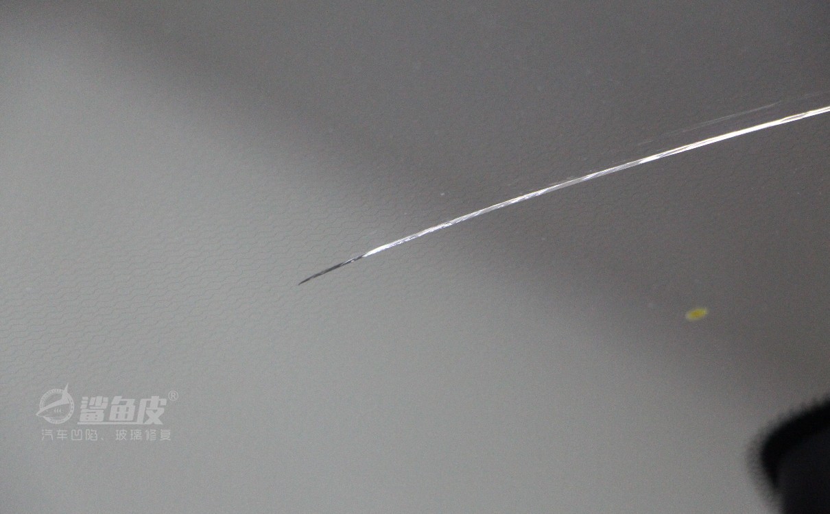 4s店挡风玻璃裂纹修复价格,汽车前挡风玻璃内层裂纹怎么修复