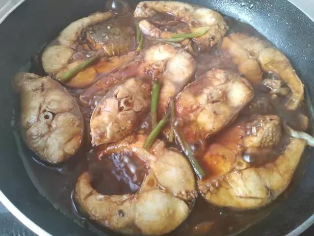 炖鱼需要放什么材料好吃不腥,清炖鱼怎么炖才能没有腥味儿