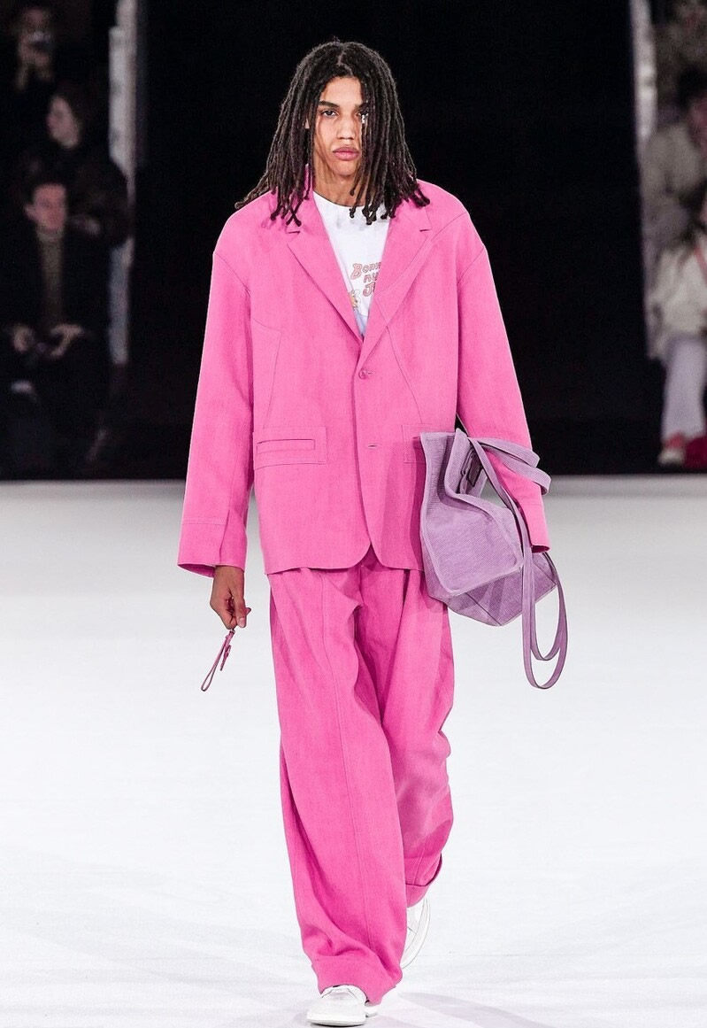 春季流行色玫红色,玫红色什么人穿不好看