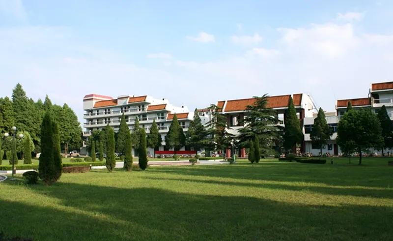 信阳师范大学终于来了，43年的老本科，河南第二师范高校加油！