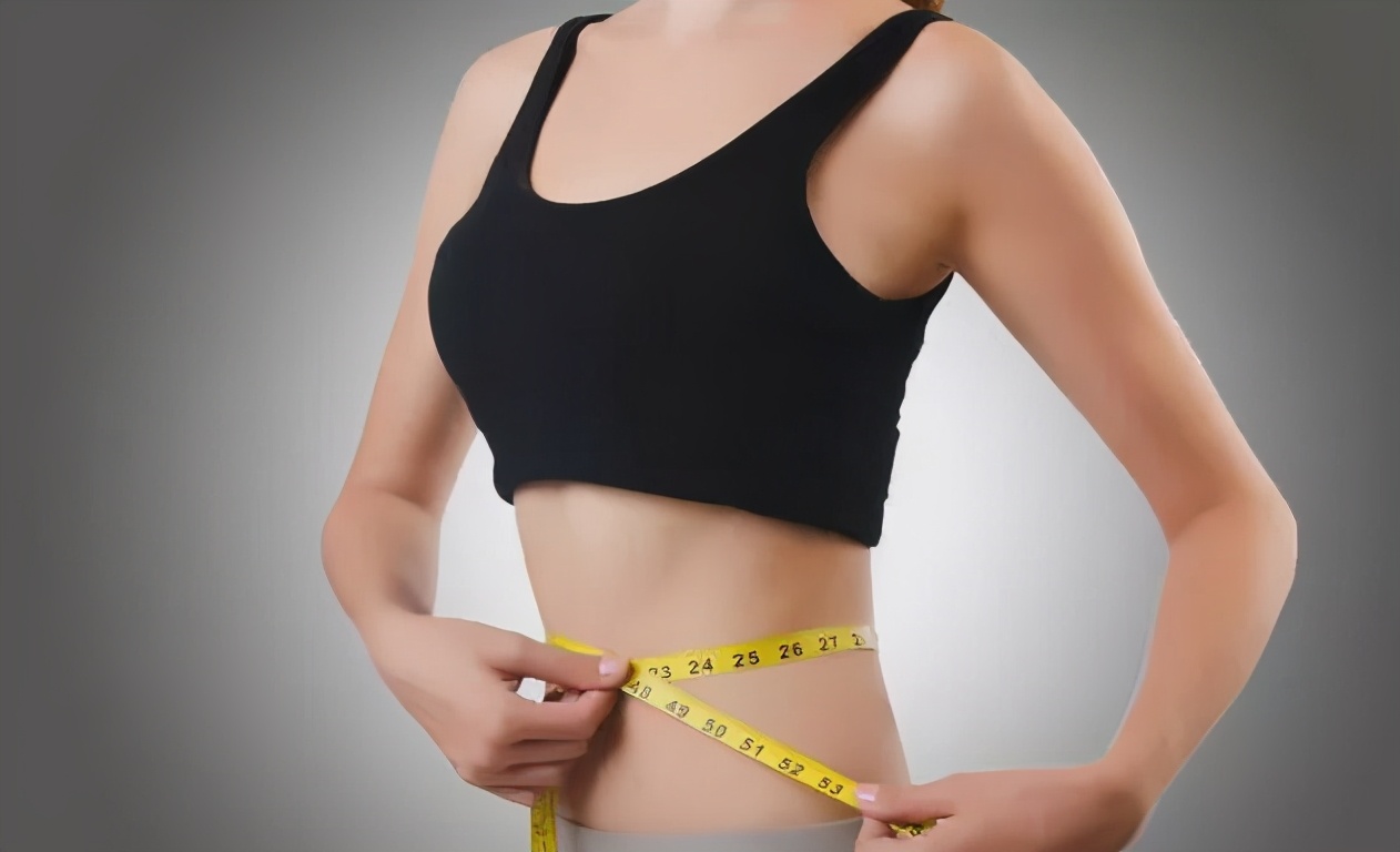 张钧甯素颜现身被*拍偷**！憔悴形象非常瘦，一双大长腿撑不满裤管