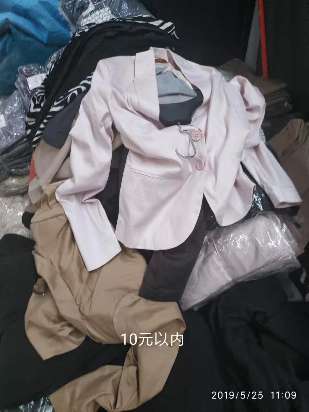 很便宜的服装尾货哪里进货,便宜的尾货服装批发平台