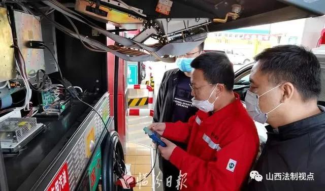 山西临汾：一加油站被投诉“缺斤少两”！执法人员现场检测！