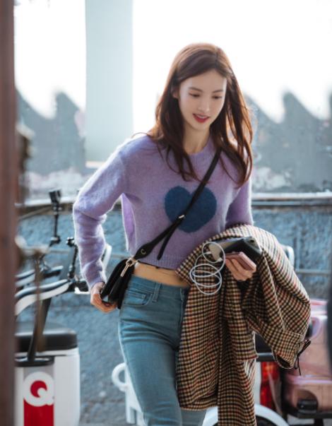 外套搭配什么毛衣好看,黑色国风外套搭配杨幂穿搭