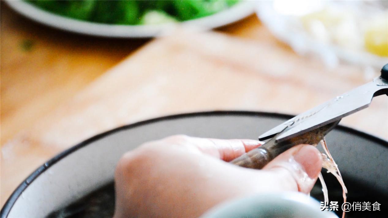 白灼大虾怎么做入口即化特别鲜嫩,白灼大虾怎么做才正宗