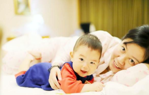 小朋友睡觉要不要枕头,孩子是否需要分床睡