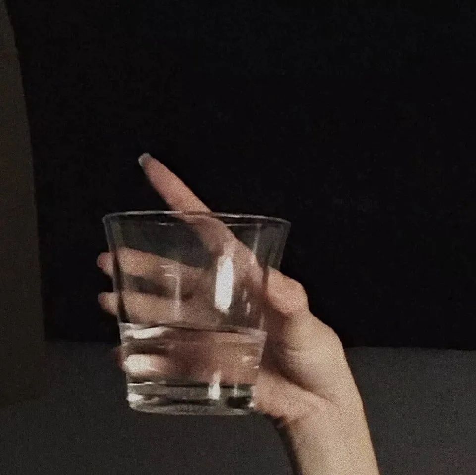 江小白金色庄园开会文案,江小白深夜的酒文案短句干净治愈