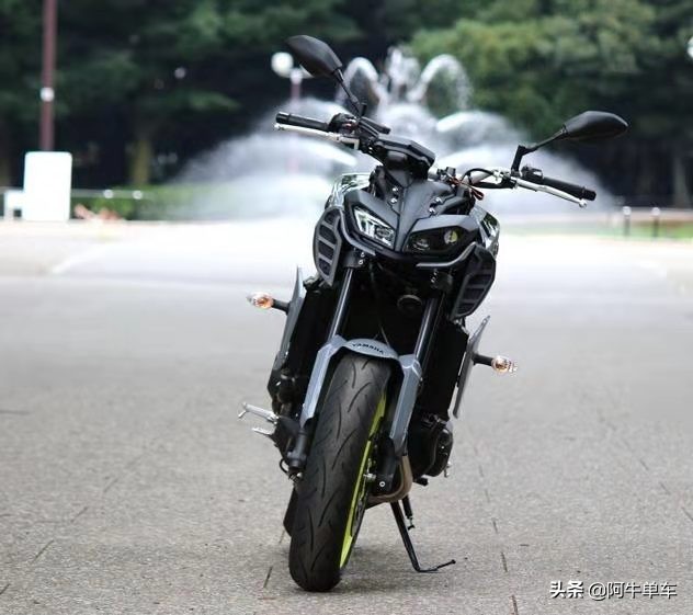 雅马哈mt09暴力驾驶大片,西装暴徒雅马哈mt09