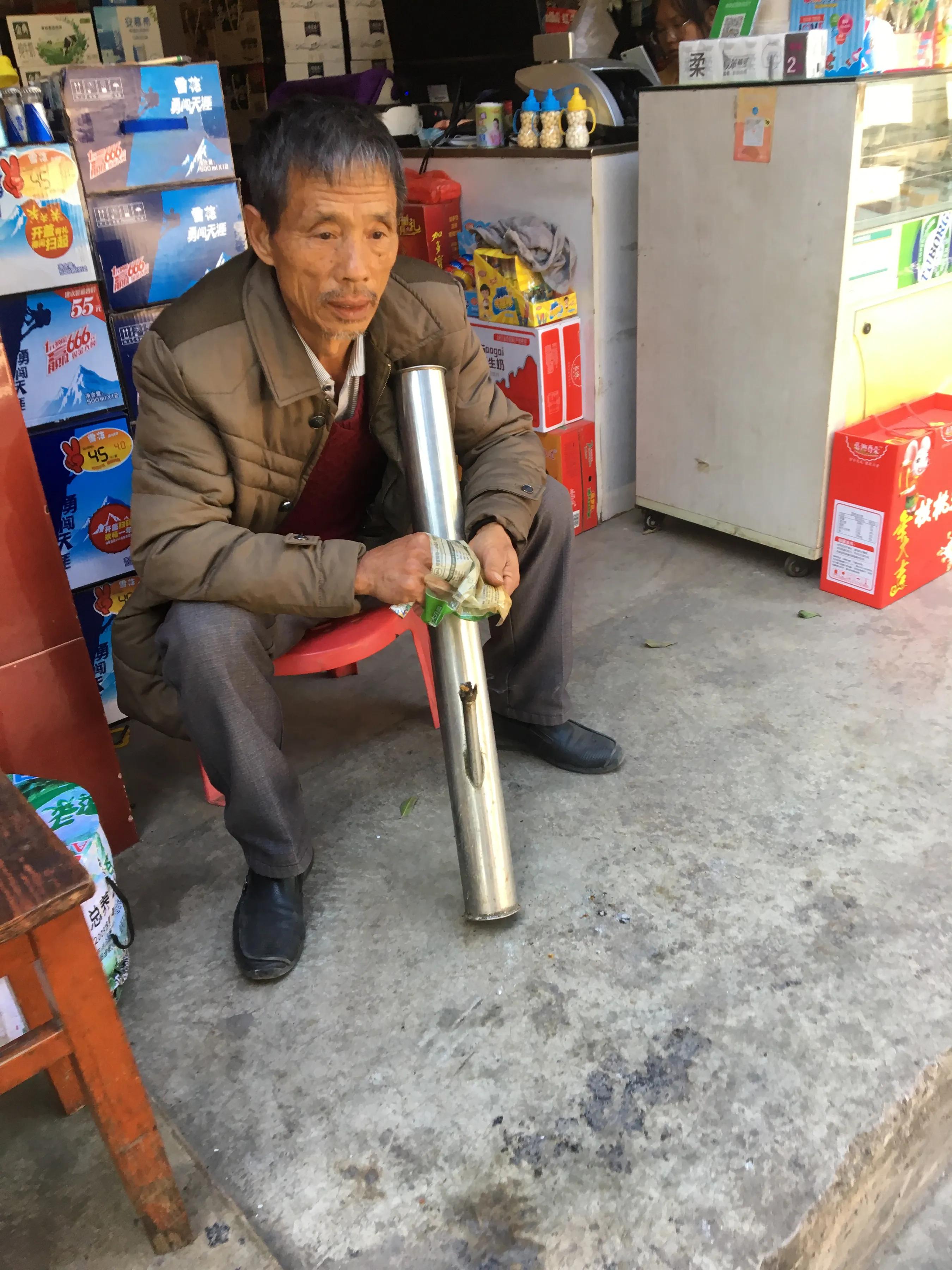 云南人抽烟,云南人抽烟方式