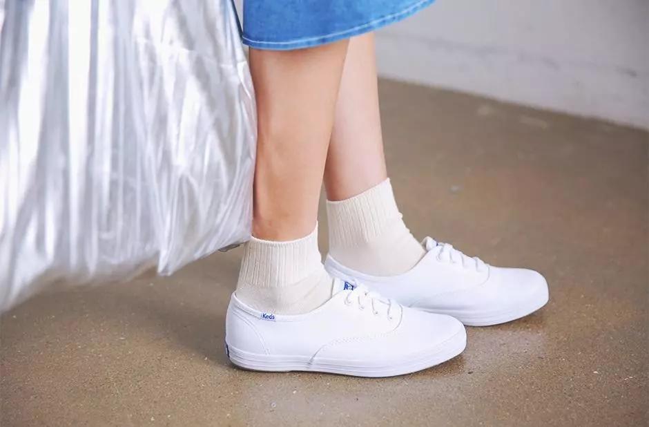 买一双平底的小白鞋,想买便宜的小白鞋怎么搜