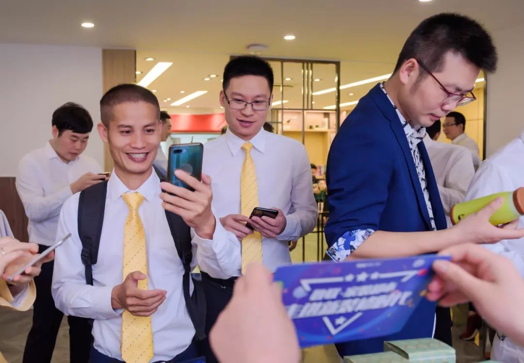 把家居放进家里“试穿”？华邦新家装模式简直吊炸天