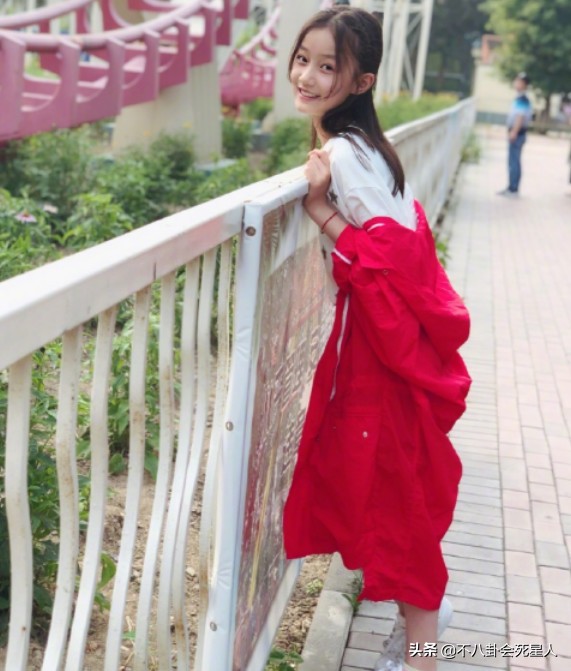 最火小童星女,童星出道的她如今18岁越来越漂亮