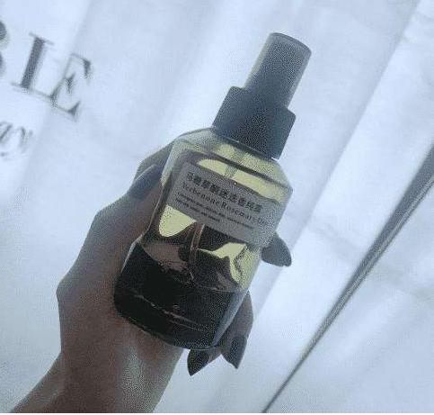 对痘痘闭口有效的精华推荐,闭口粉刺选什么纯露