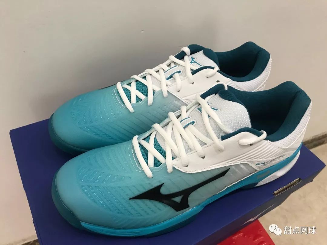 甜点君,美津浓足球鞋wave系列评测