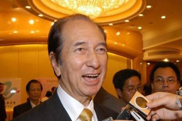 赌王何鸿燊的传奇人生,一代赌王传奇落幕视频